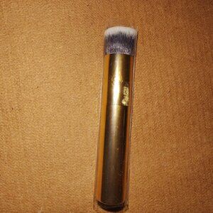 Gold Foundation Makeup Brush With Soft Dense Bristles For Blending & Buffing